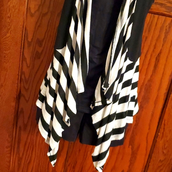 Black & White Asymmetrical Vest - Picture 2 of 5